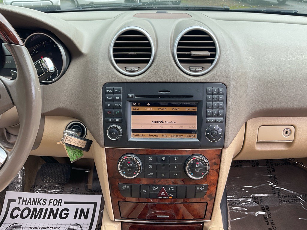 2010 Mercedes-Benz M-Class Image 21