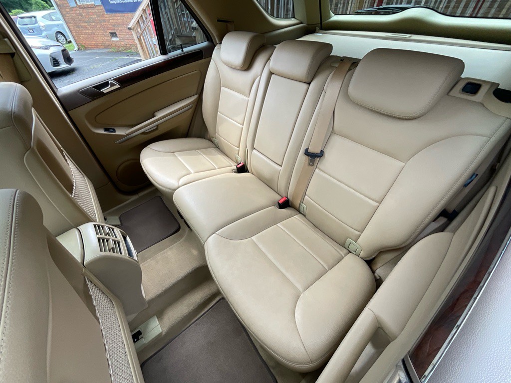 2010 Mercedes-Benz M-Class Image 30
