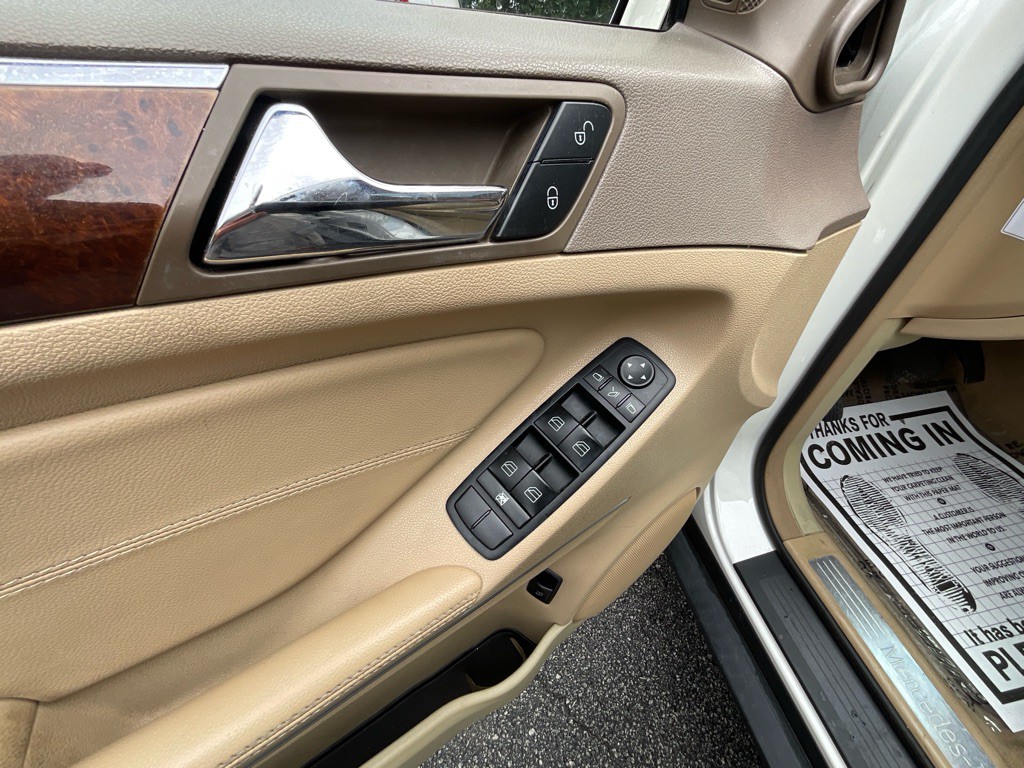 2010 Mercedes-Benz M-Class Image 43