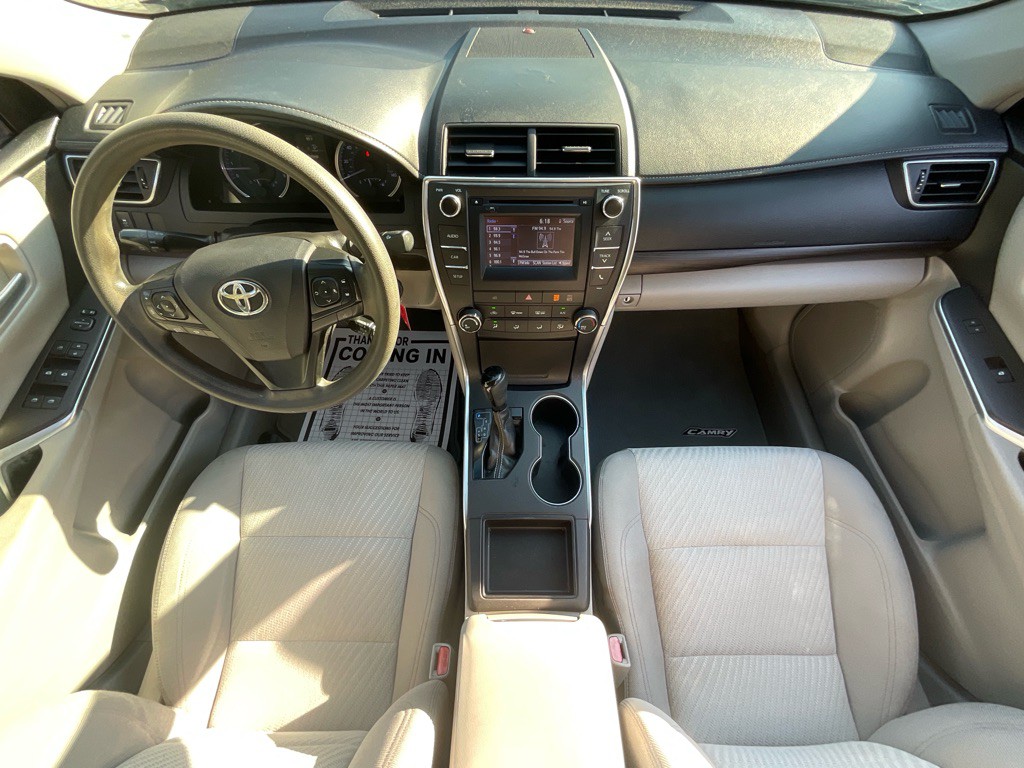 2016 Toyota Camry Image 21