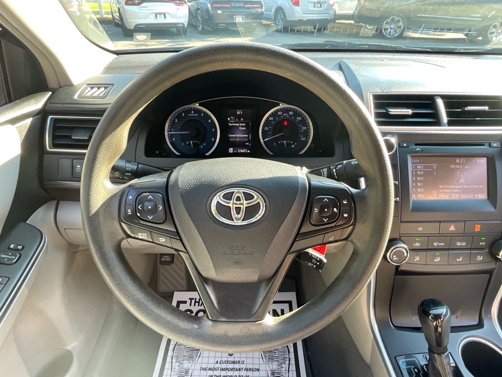2016 Toyota Camry Image 23