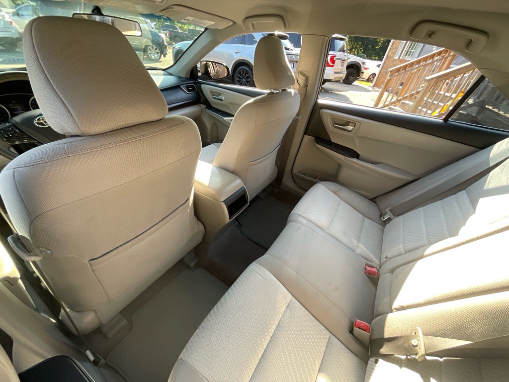 2016 Toyota Camry Image 28