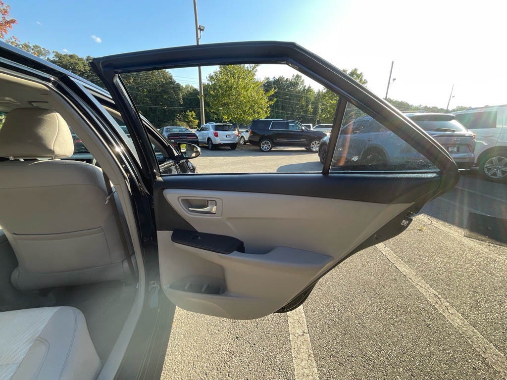 2016 Toyota Camry Image 41
