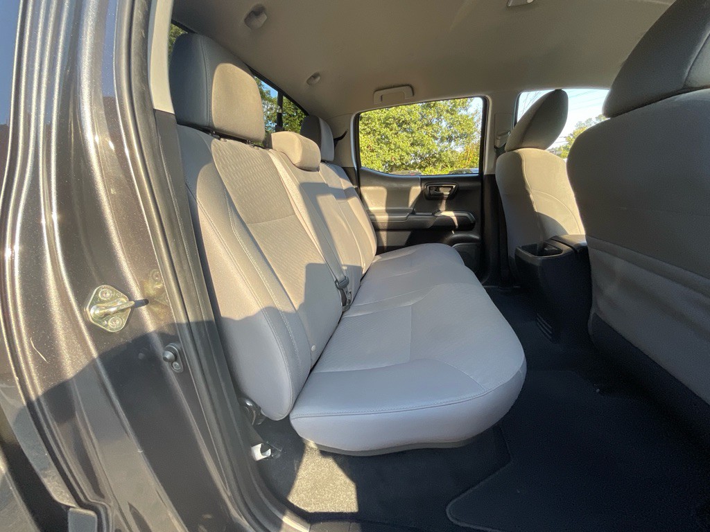 2020 Toyota Tacoma Image 31