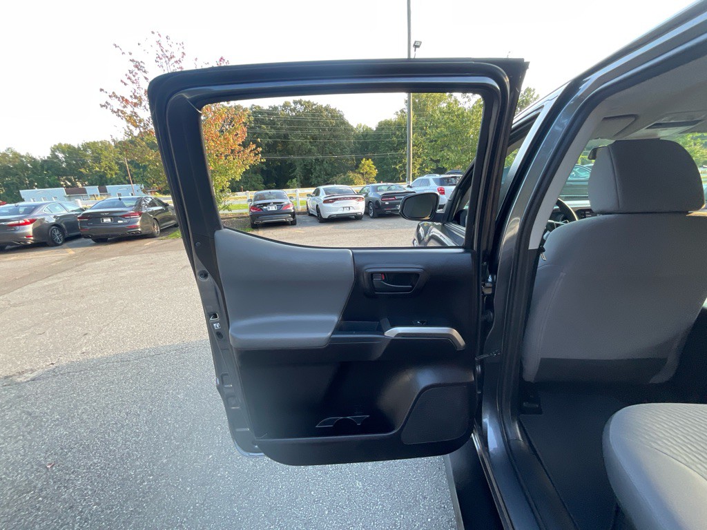 2020 Toyota Tacoma Image 41