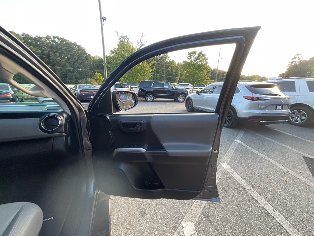 2020 Toyota Tacoma Image 42