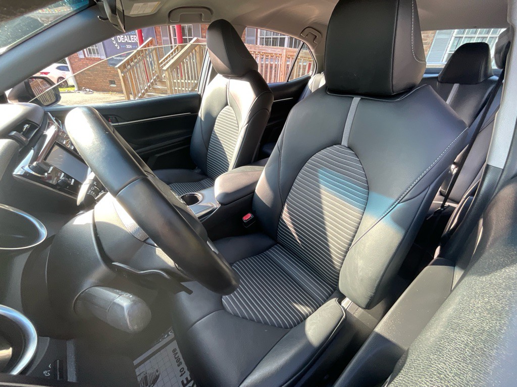 2018 Toyota Camry Image 15