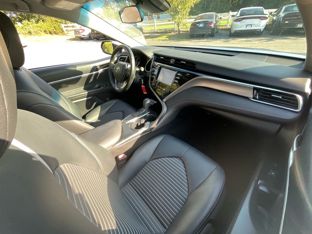 2018 Toyota Camry Image 17