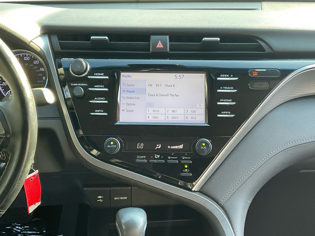 2018 Toyota Camry Image 21