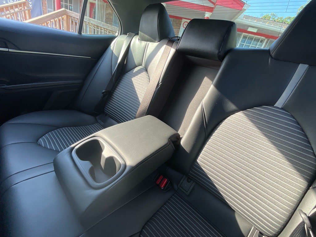 2018 Toyota Camry Image 32