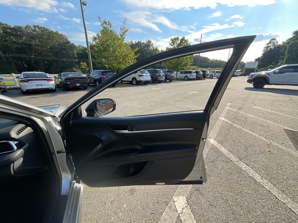 2018 Toyota Camry Image 40