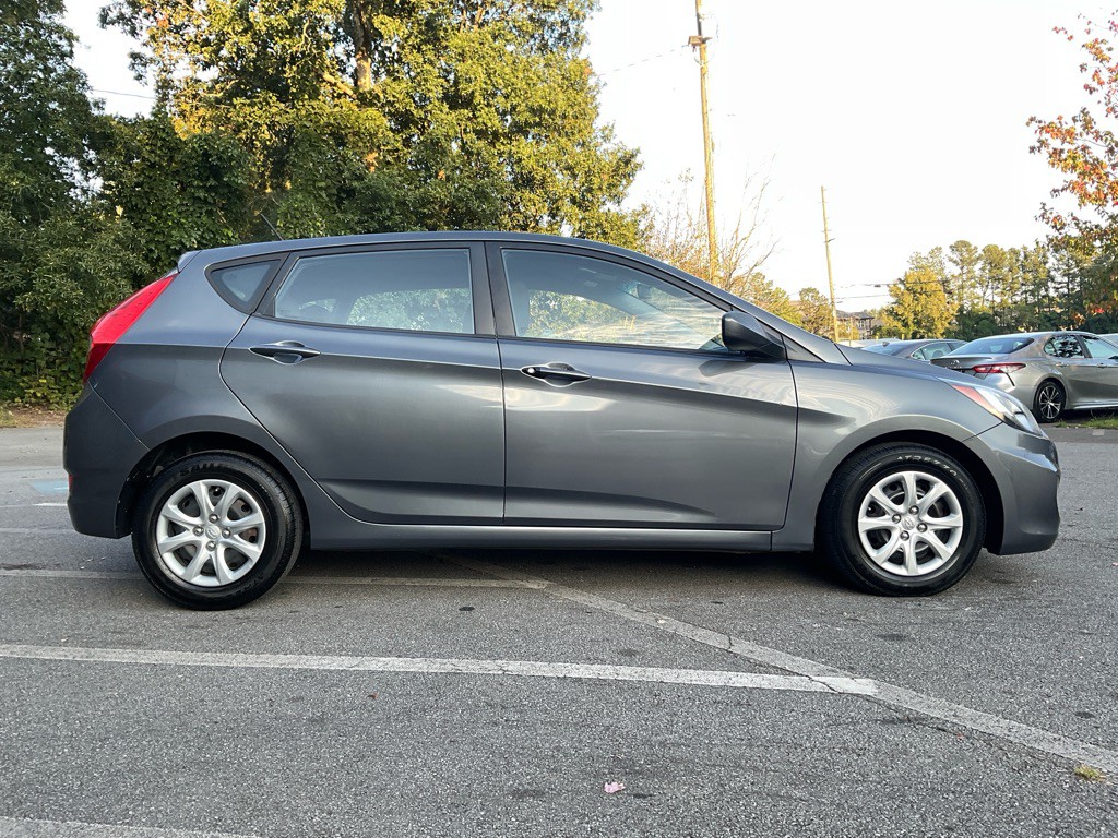 2013 Hyundai Accent Image 4