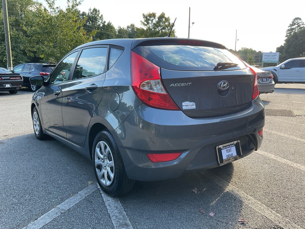 2013 Hyundai Accent Image 7
