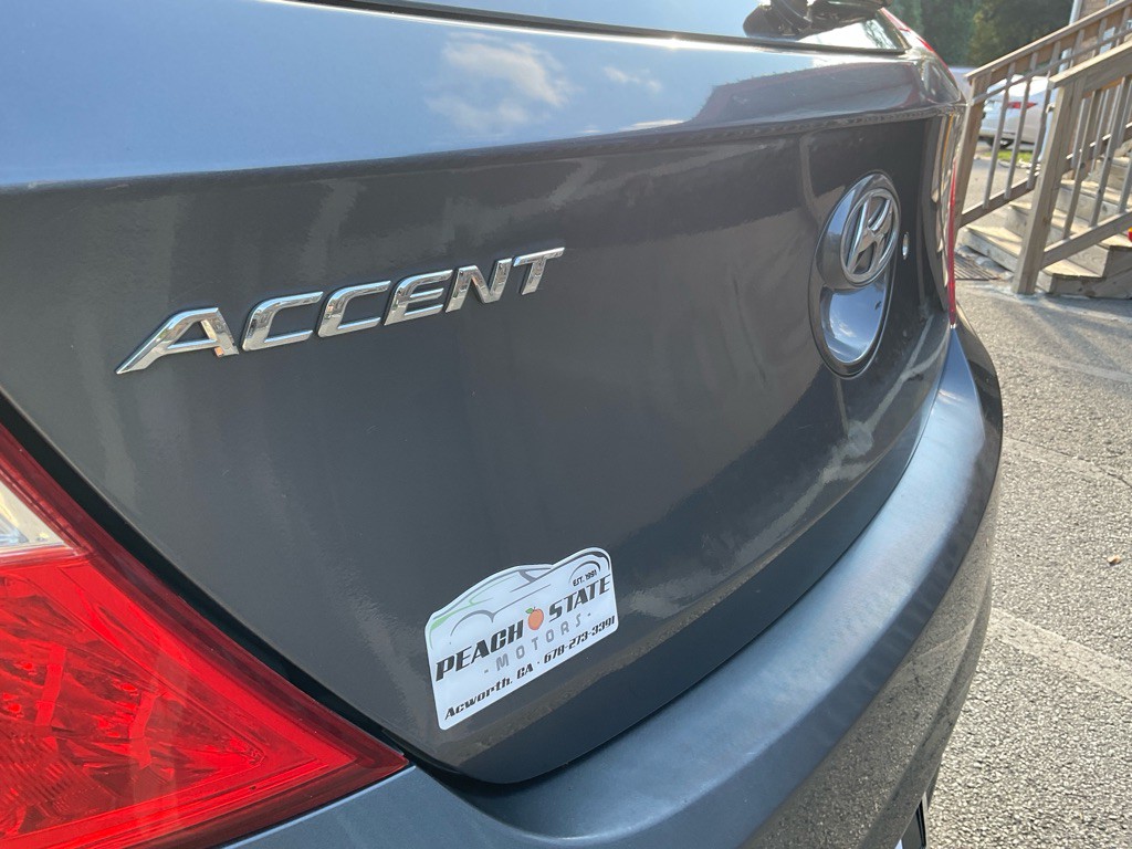 2013 Hyundai Accent Image 9