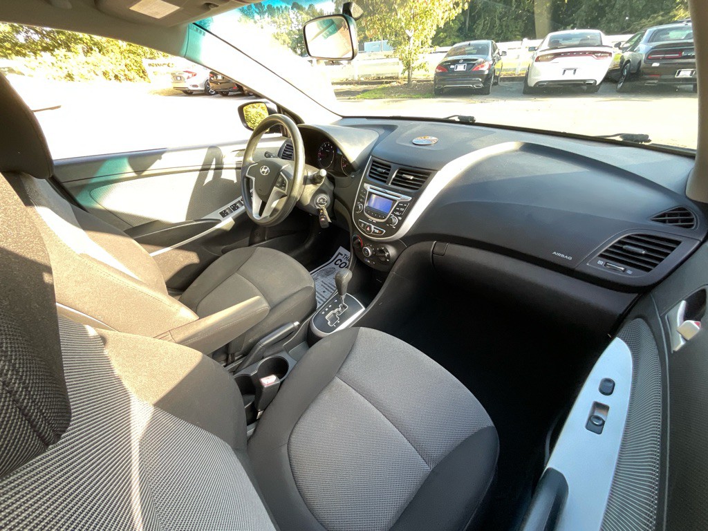 2013 Hyundai Accent Image 17