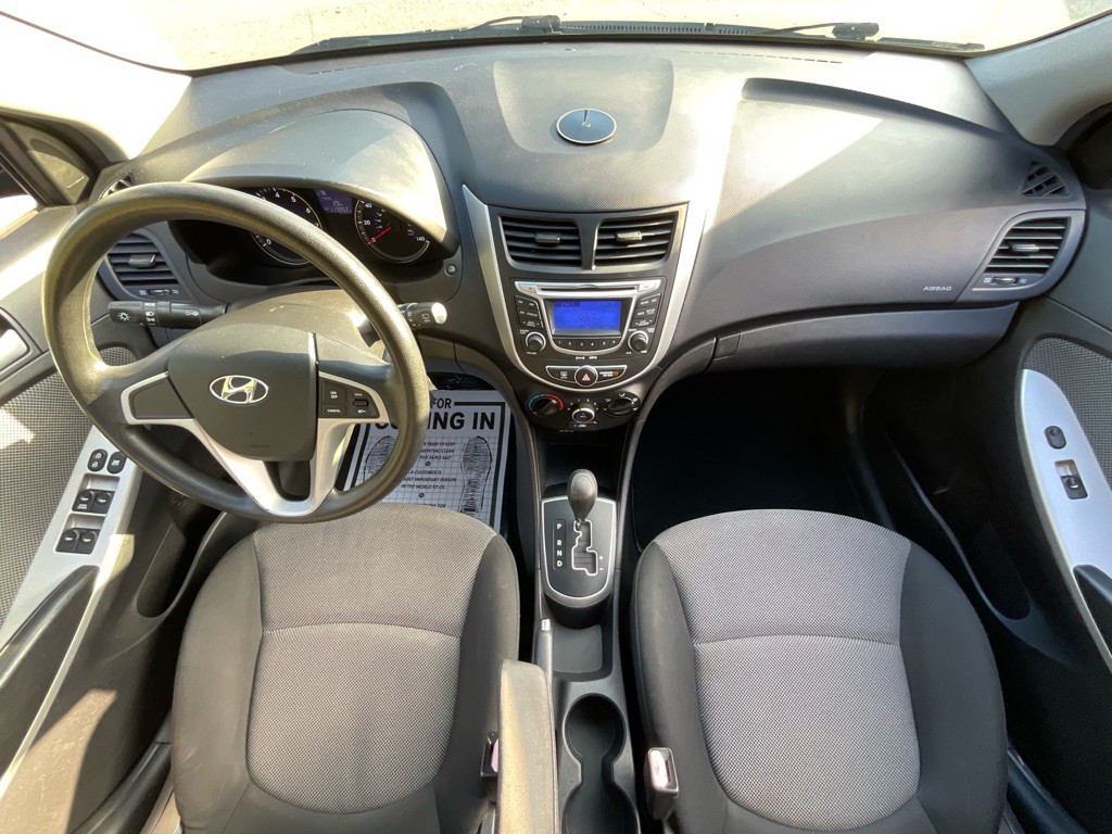 2013 Hyundai Accent Image 20