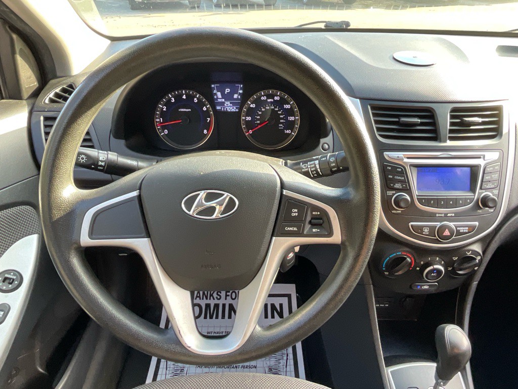 2013 Hyundai Accent Image 22