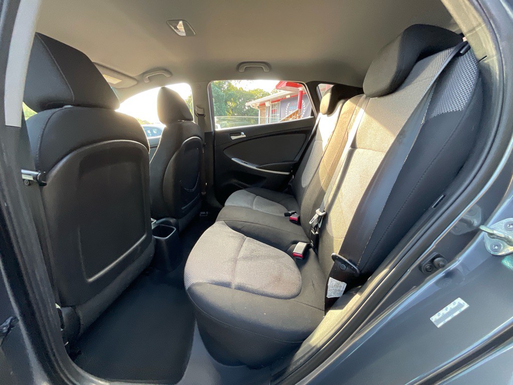 2013 Hyundai Accent Image 25