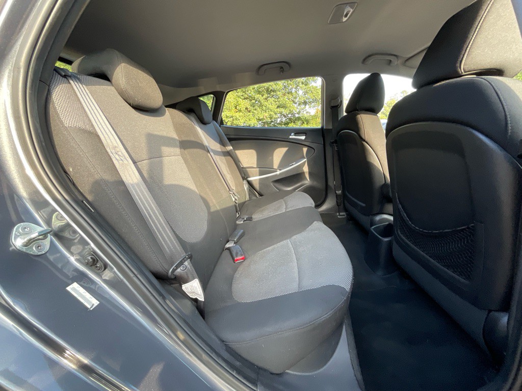 2013 Hyundai Accent Image 28