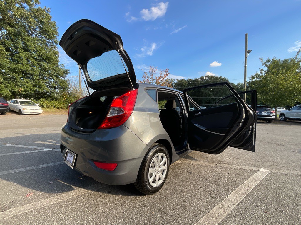 2013 Hyundai Accent Image 31