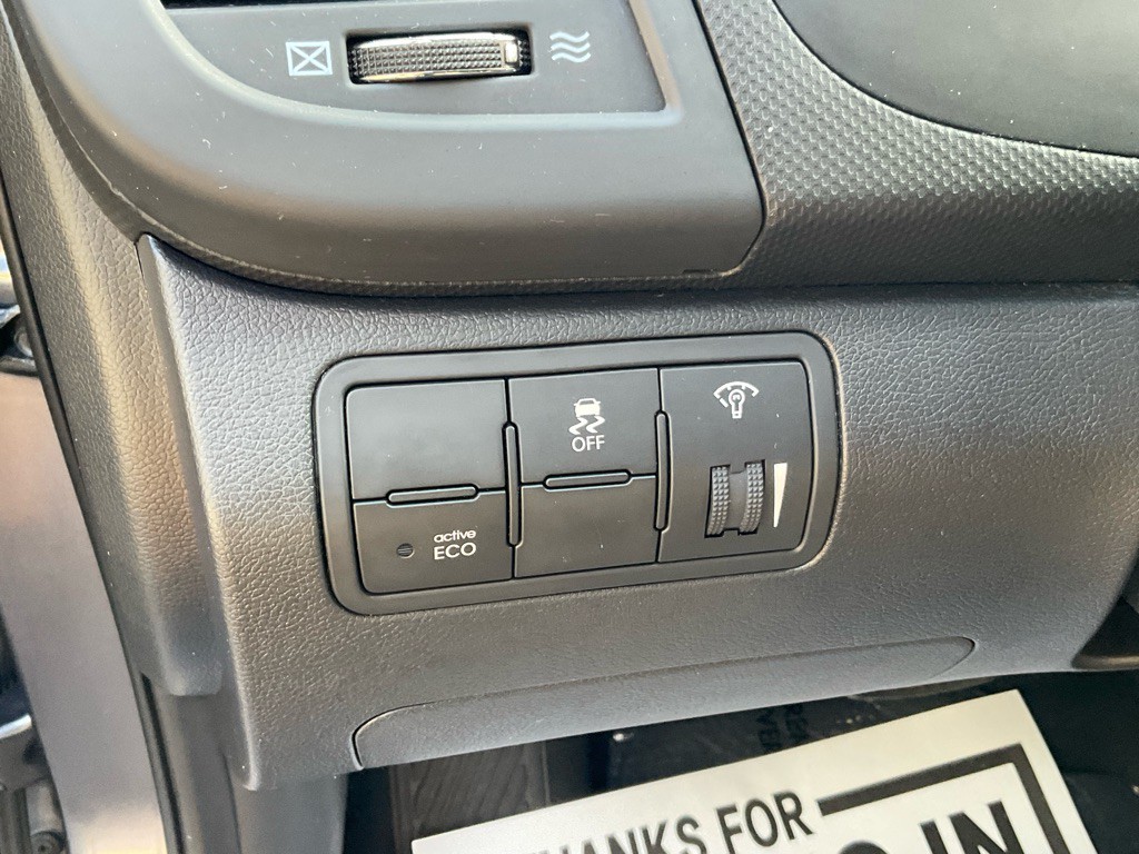 2013 Hyundai Accent Image 36