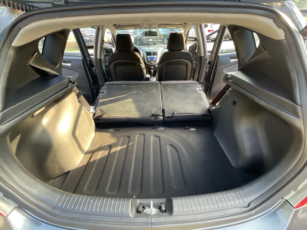 2013 Hyundai Accent Image 40
