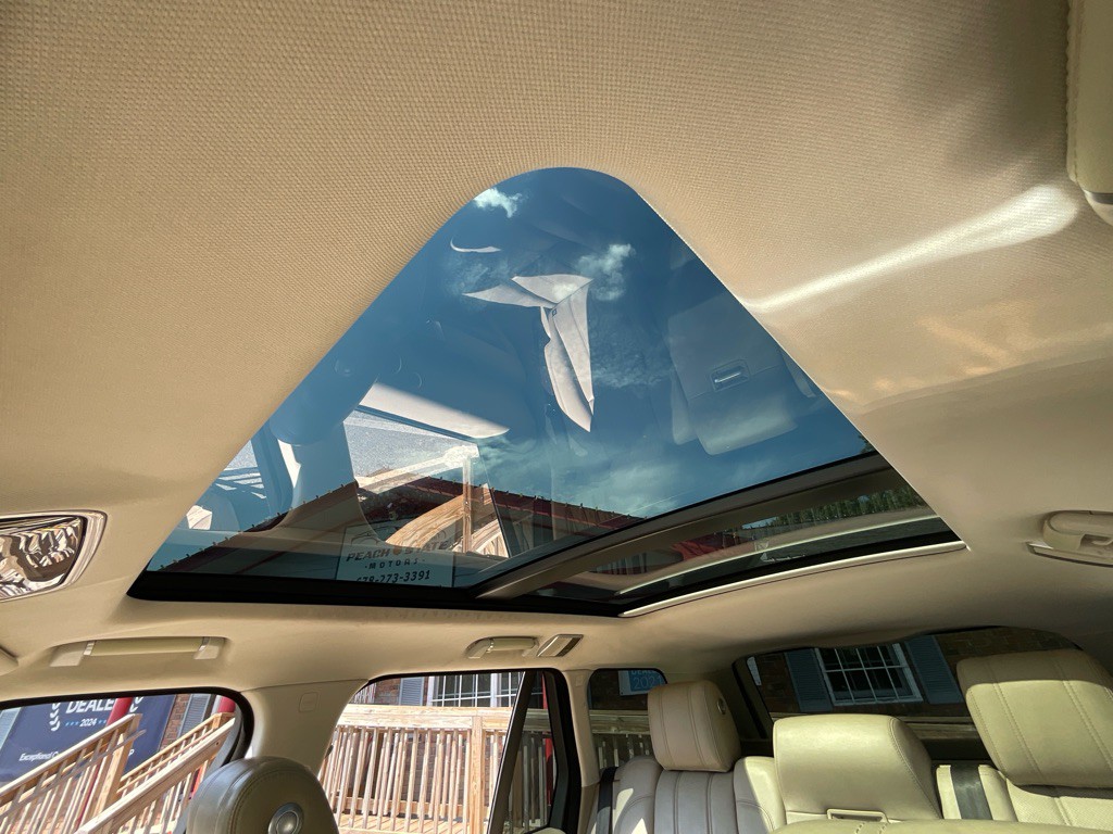 2016 Land Rover Range Rover Image 28