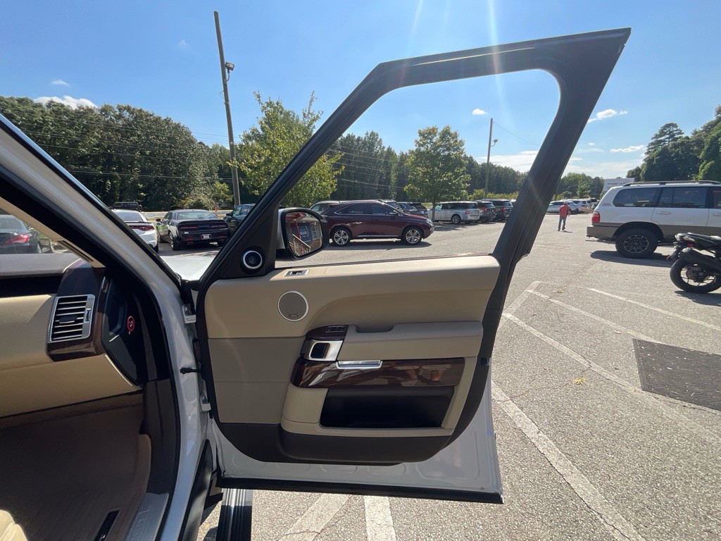 2016 Land Rover Range Rover Image 47