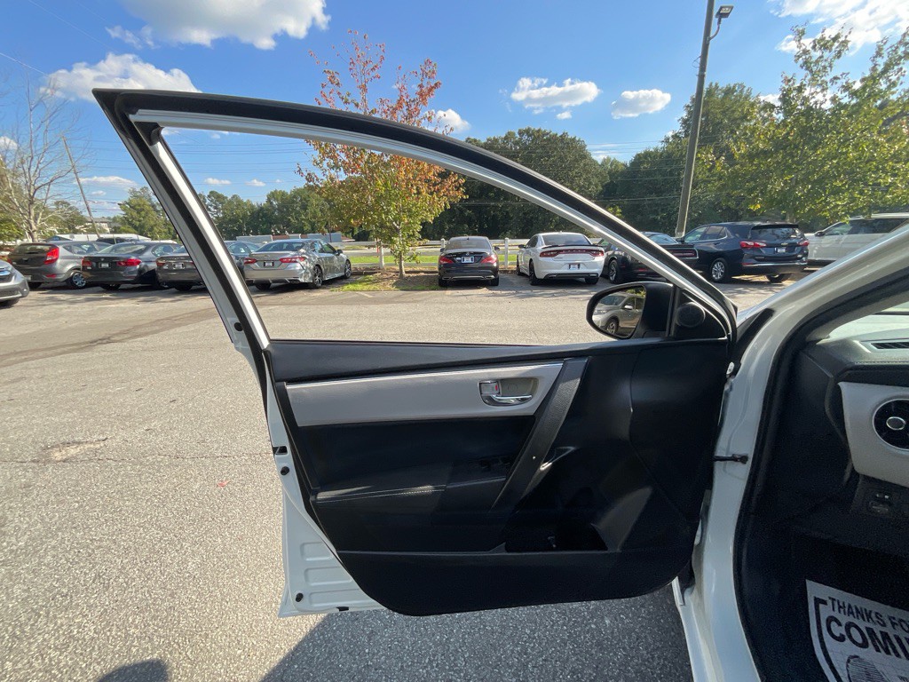 2018 Toyota Corolla Image 37
