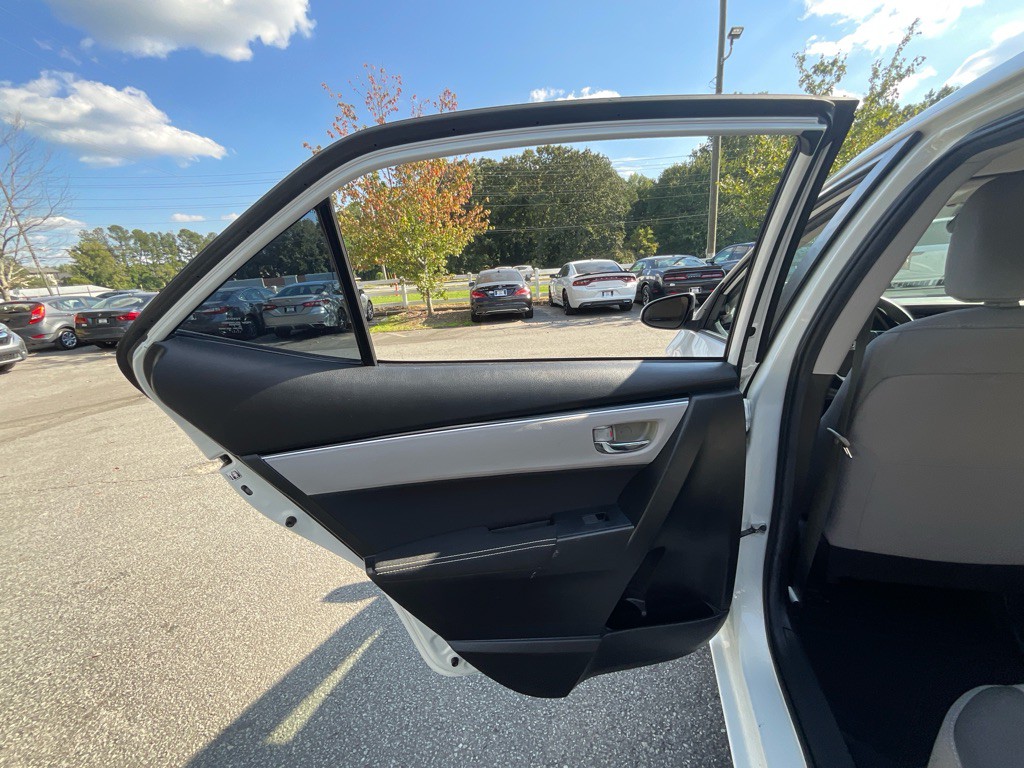 2018 Toyota Corolla Image 40