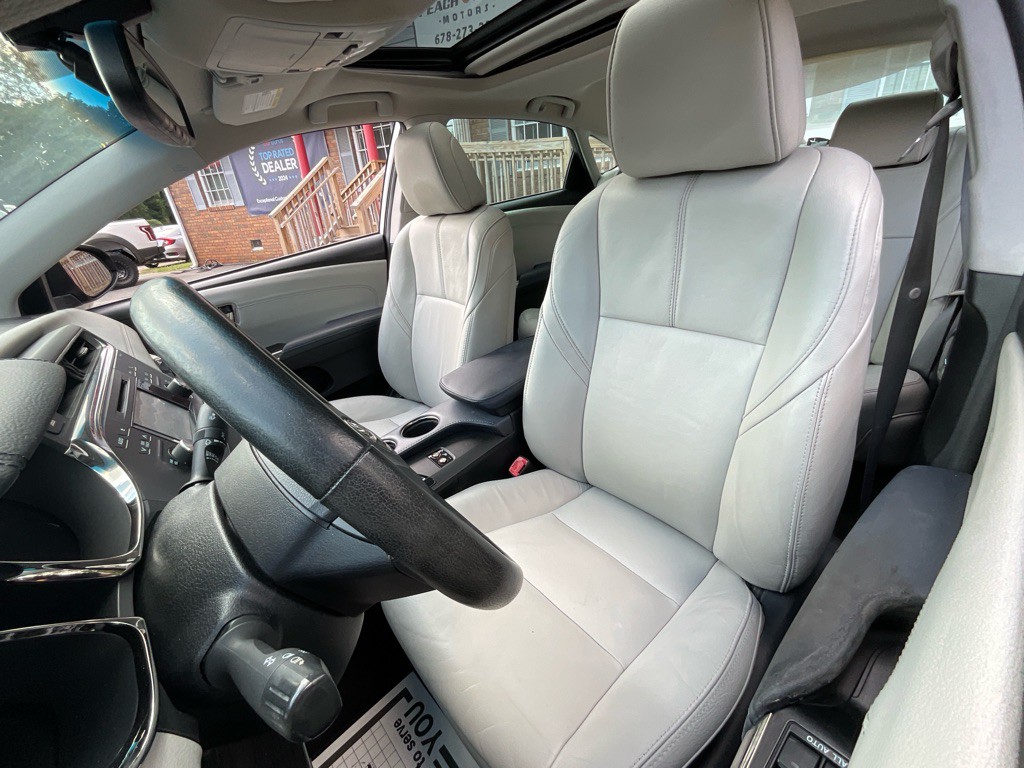 2013 Toyota Avalon Image 16