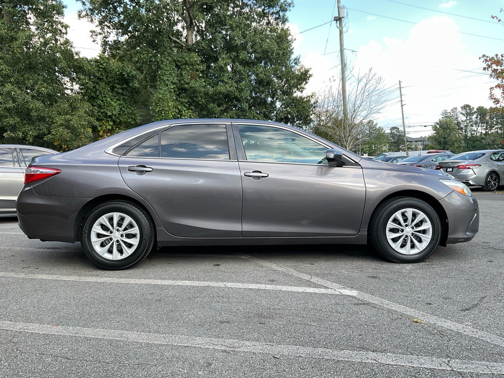 2017 Toyota Camry Image 4