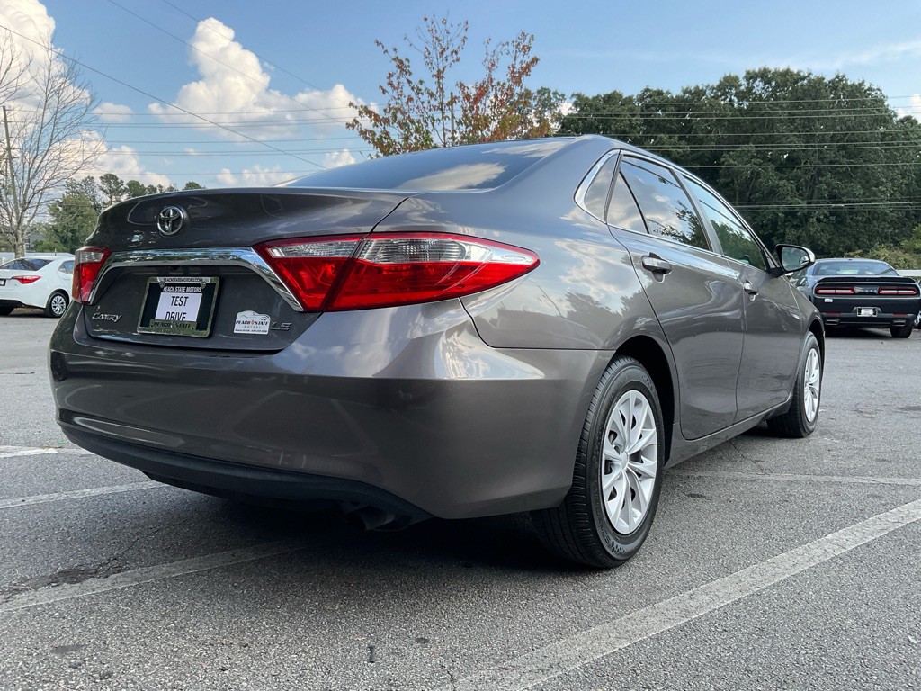 2017 Toyota Camry Image 5