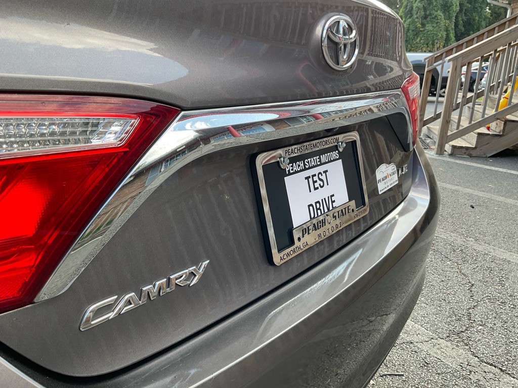 2017 Toyota Camry Image 9