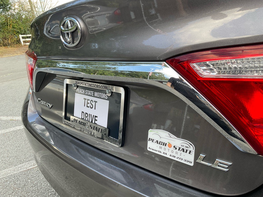 2017 Toyota Camry Image 10