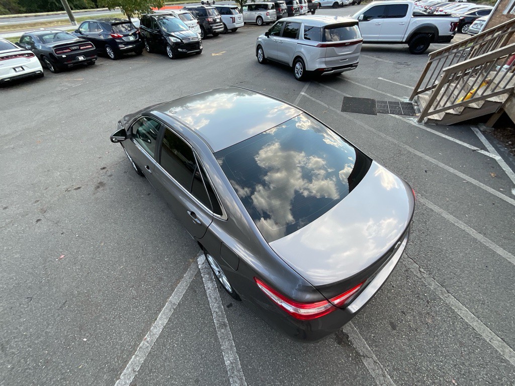 2017 Toyota Camry Image 11