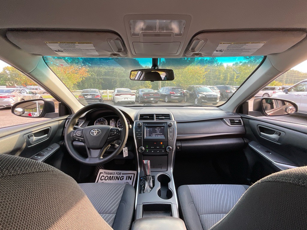 2017 Toyota Camry Image 20