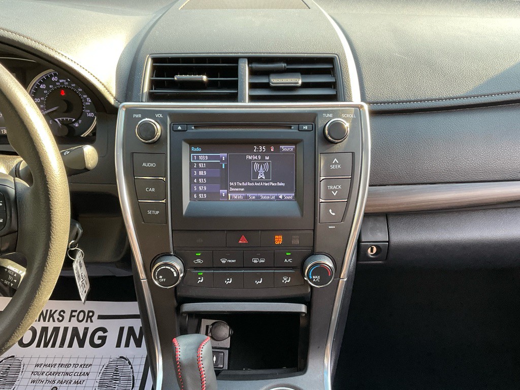 2017 Toyota Camry Image 22