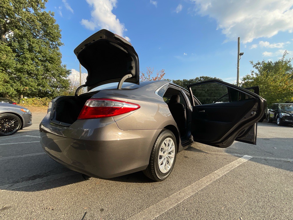 2017 Toyota Camry Image 34