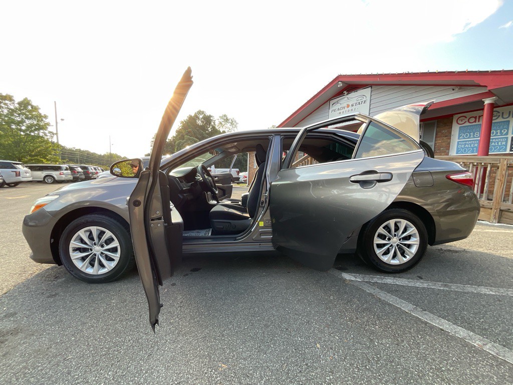 2017 Toyota Camry Image 35