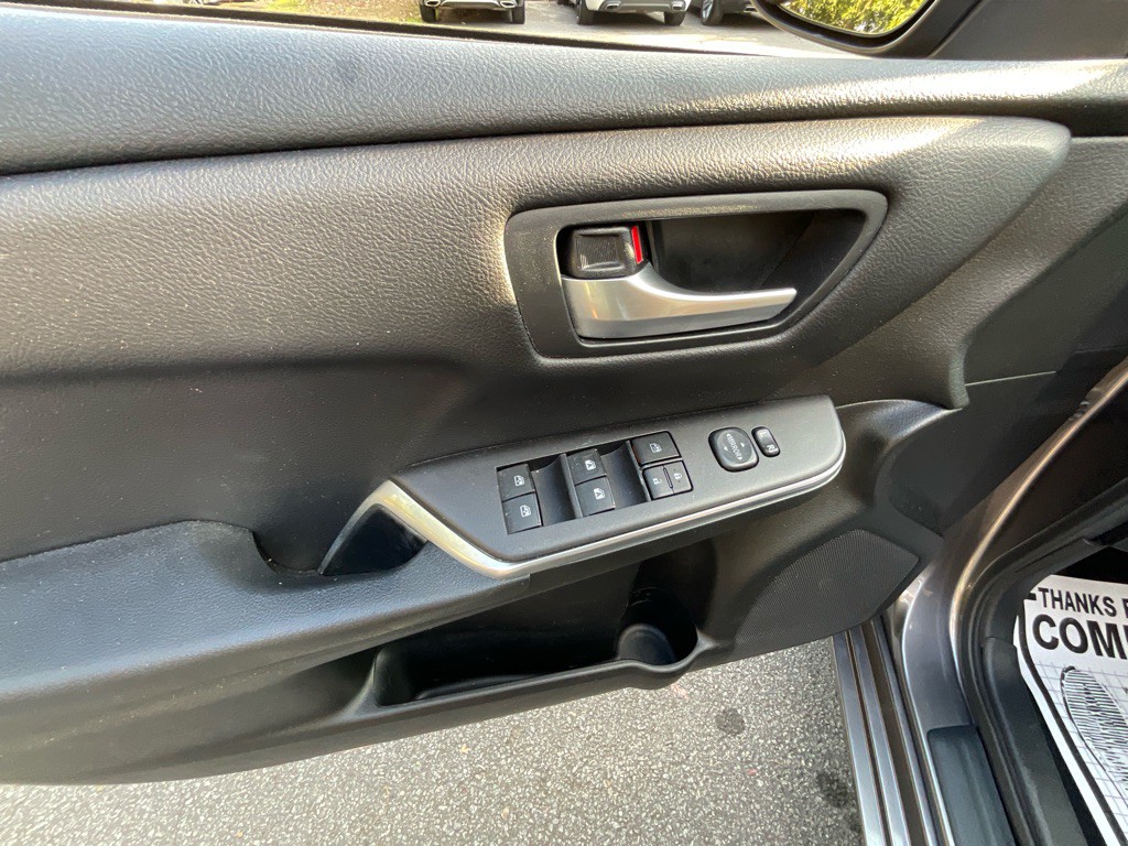 2017 Toyota Camry Image 38