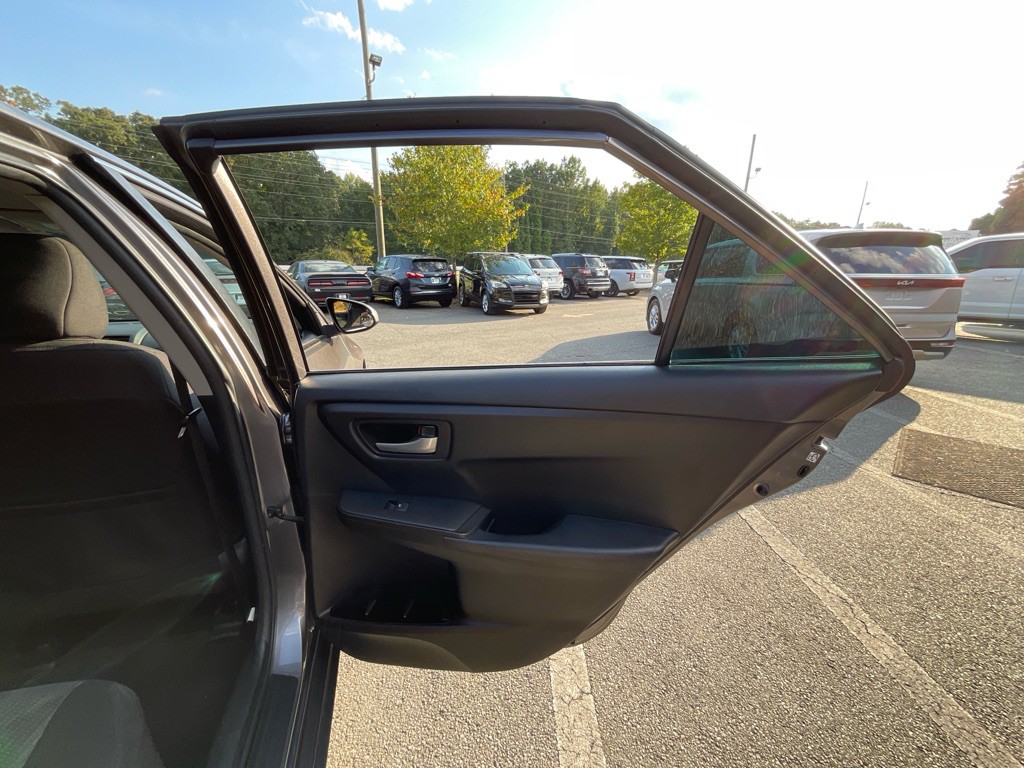 2017 Toyota Camry Image 41