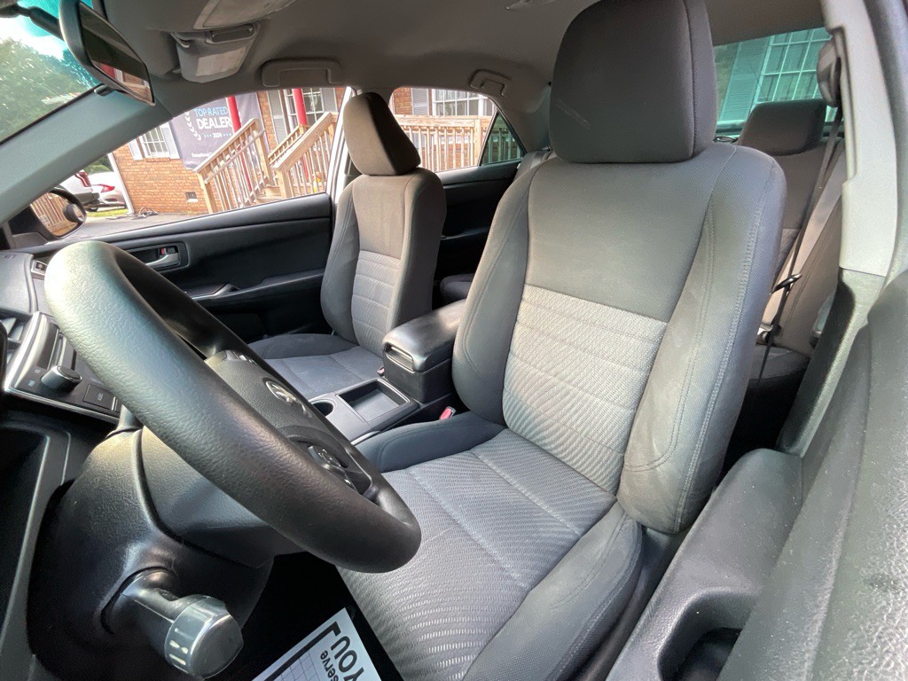 2017 Toyota Camry Image 16