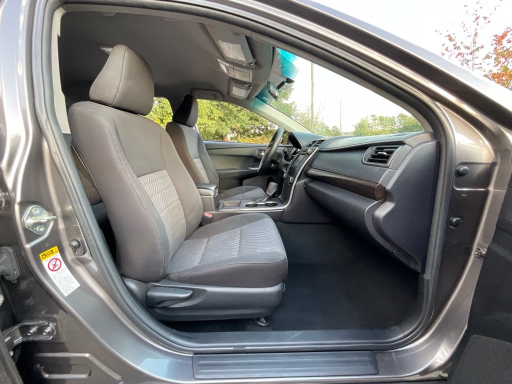 2017 Toyota Camry Image 17