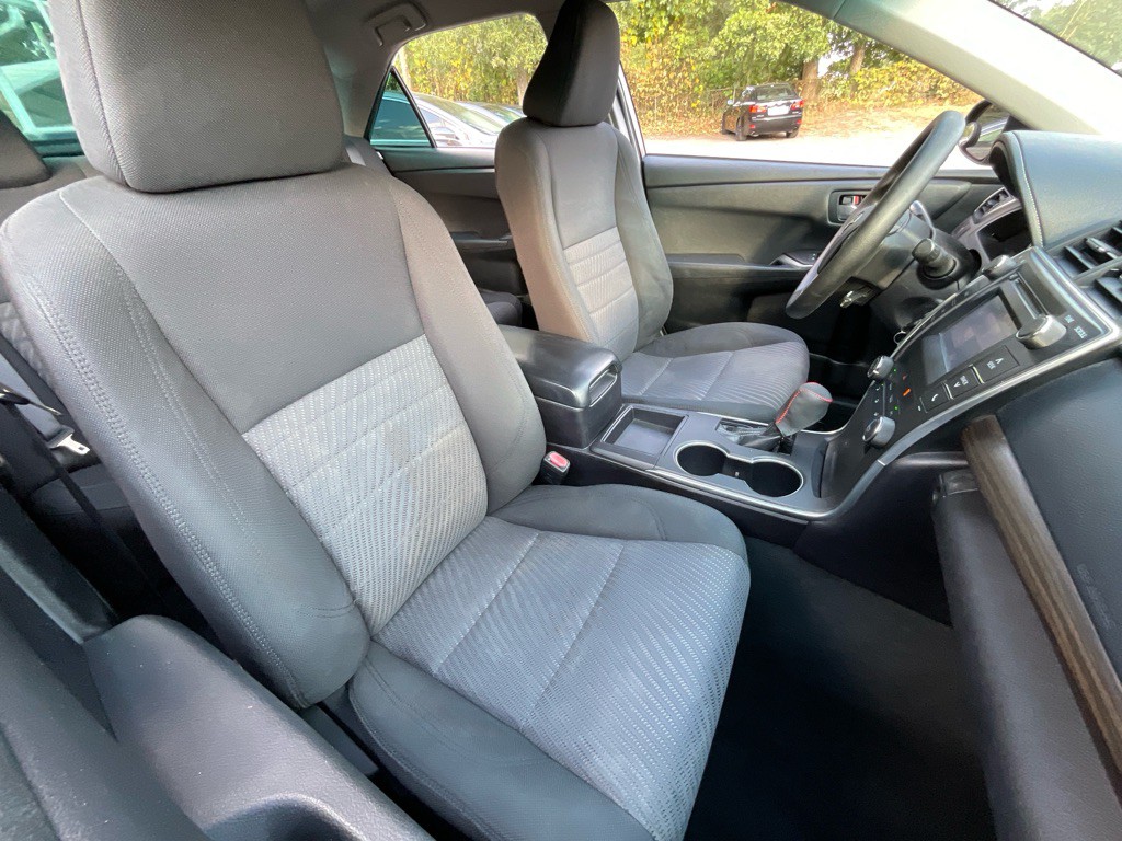 2017 Toyota Camry Image 19