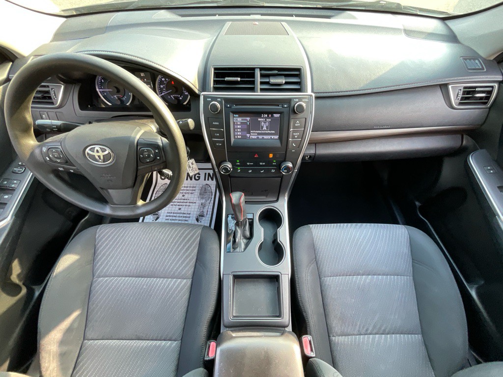 2017 Toyota Camry Image 21