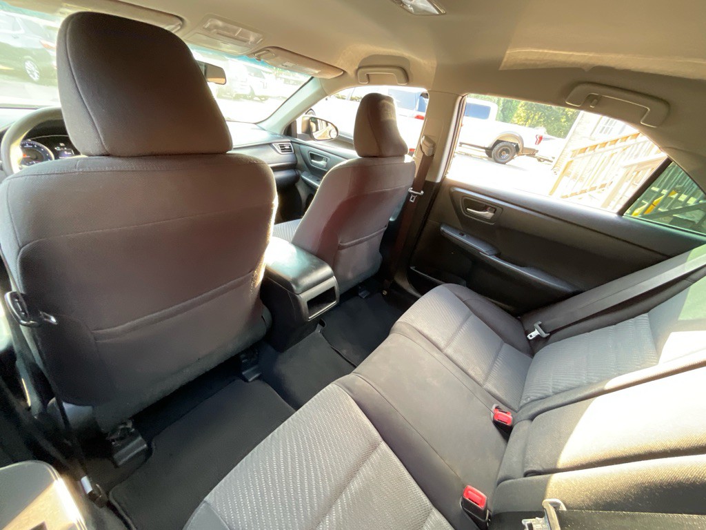 2017 Toyota Camry Image 28