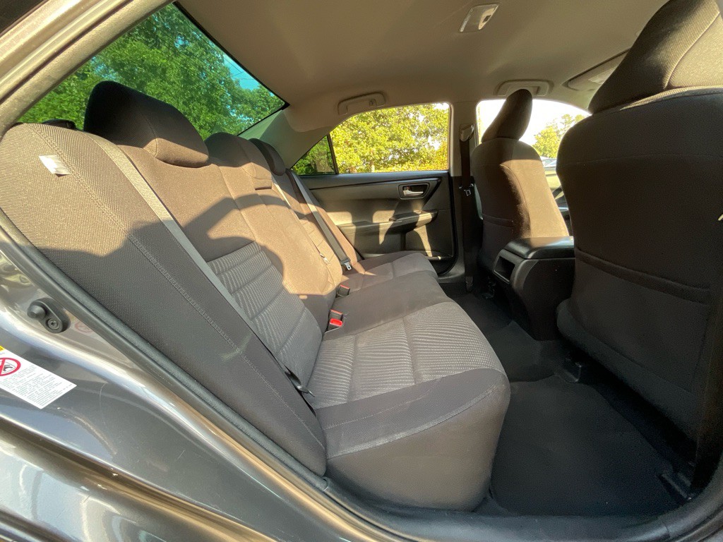 2017 Toyota Camry Image 30
