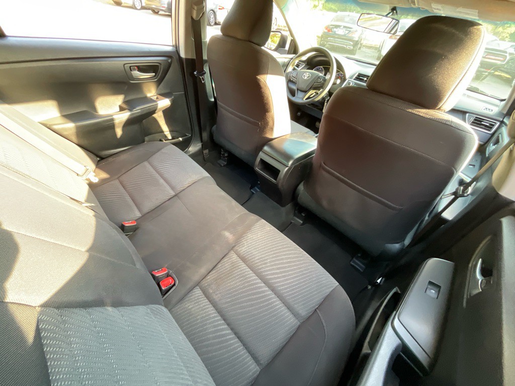 2017 Toyota Camry Image 31
