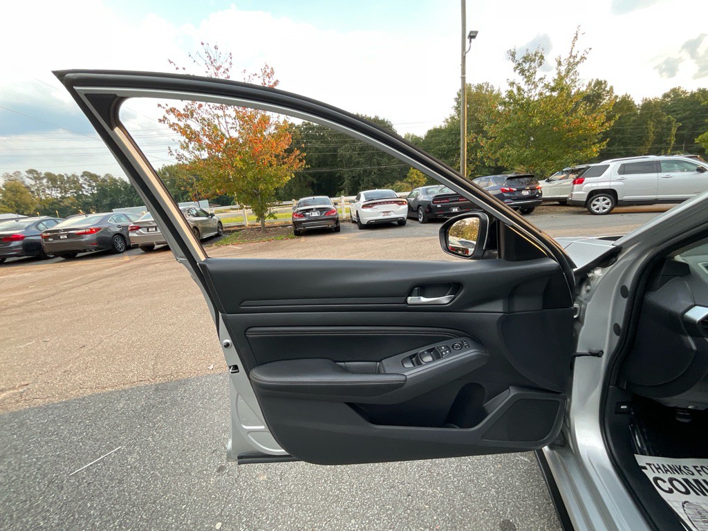 2020 Nissan Altima Image 36
